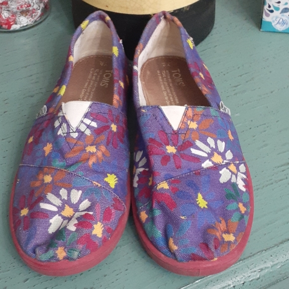 Toms Other - Beautiful floral Toms Y5